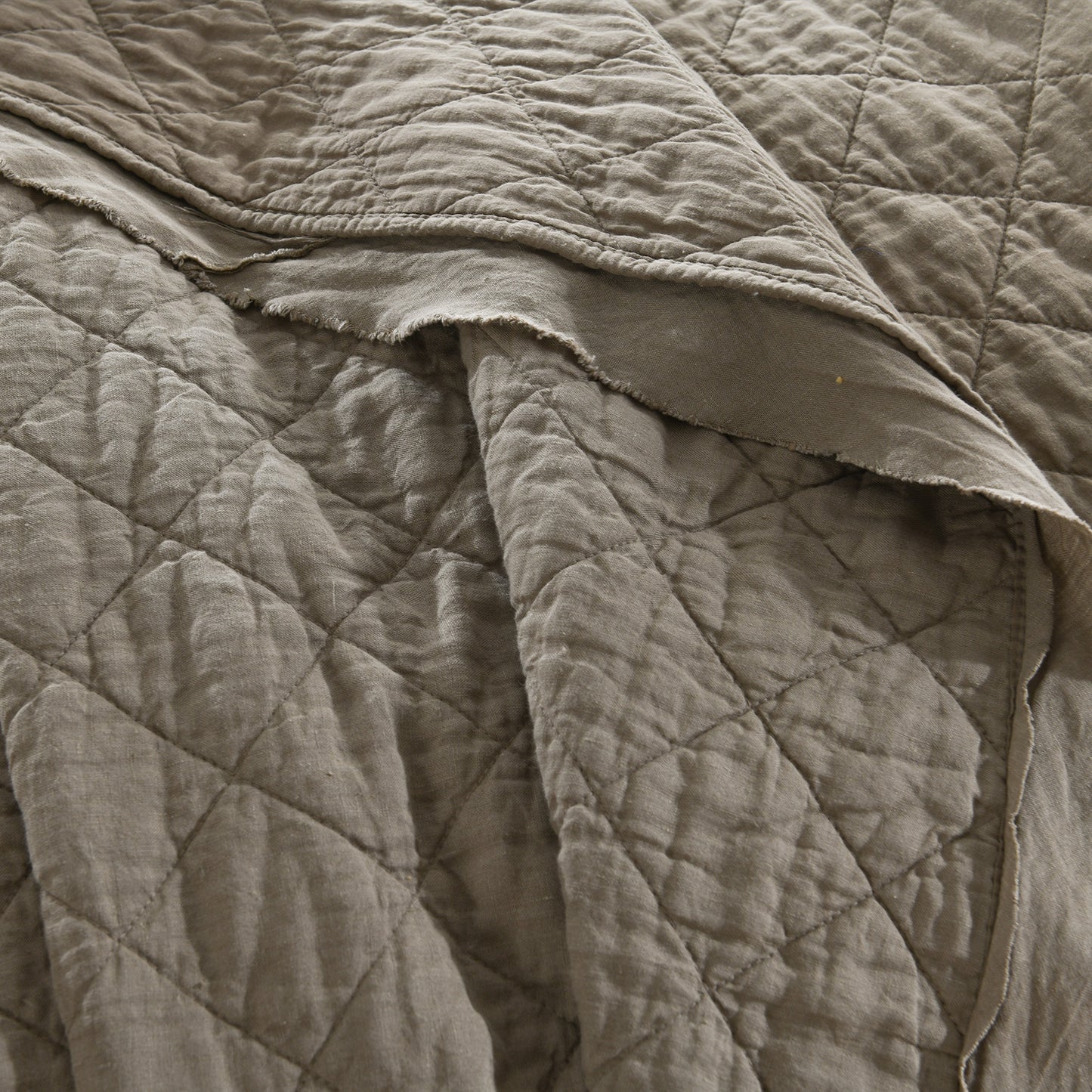 Washed Linen Quilt with Trim