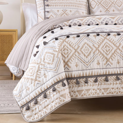 Boho Quilt Set with Tassle