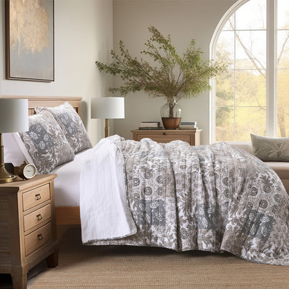 Floral Print Patchwork Quilt Set