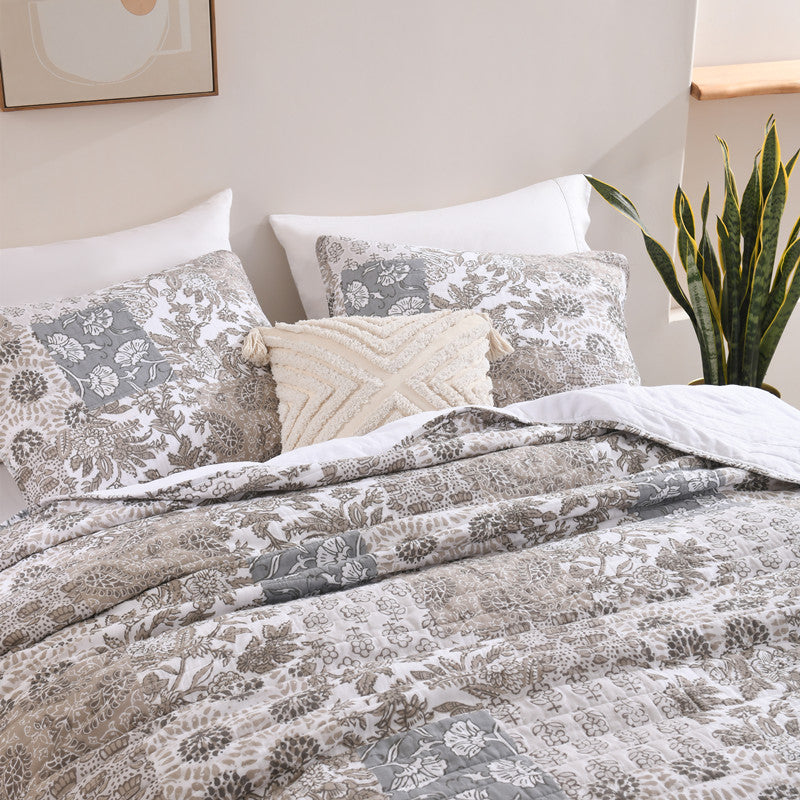 Floral Print Patchwork Quilt Set